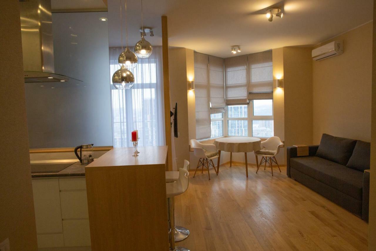 Comfortable Apartments French Quarter Акумулятори Світло Інтернет Завжди Kiev Bagian luar foto