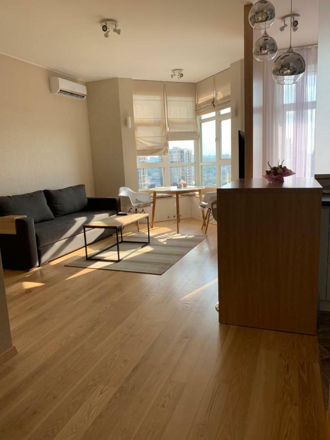Comfortable Apartments French Quarter Акумулятори Світло Інтернет Завжди Kiev Bagian luar foto